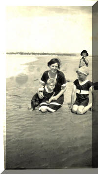 Susan, Phyllis, Irene and Walter at the beach