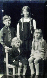 Walter, Phyllis, Oliver and Irene about 1930